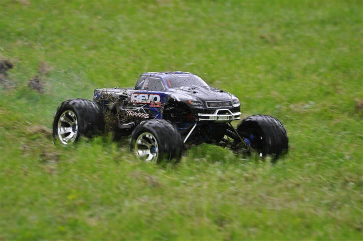 Off-Roader Traxxas Revo 3,3 09' billede 1
