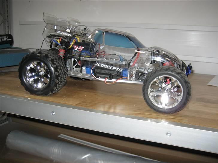 Buggy Traxxas Hustler BYTTET - Jconcepts Illusion body billede 8