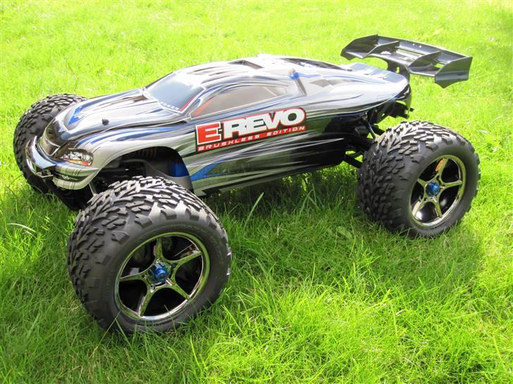 Off-Roader E-Revo Brushless edition - Revo´n på græs billede 1