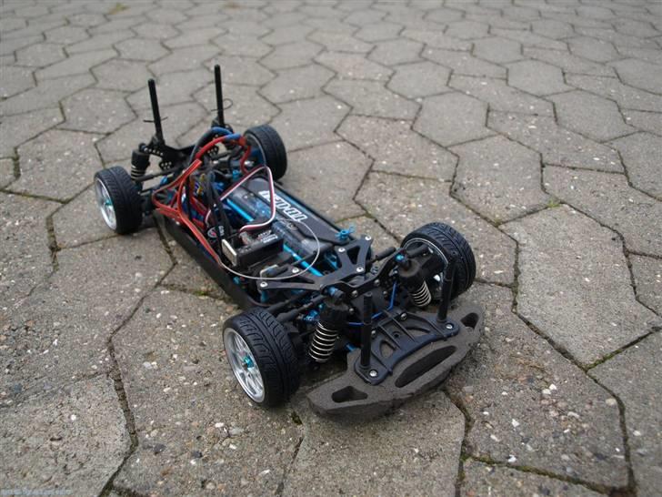 Bil Tamiya TB Evolution III - Som den stod i sommeren 2009 - læg mærke til drifter style ledningsføring! billede 12