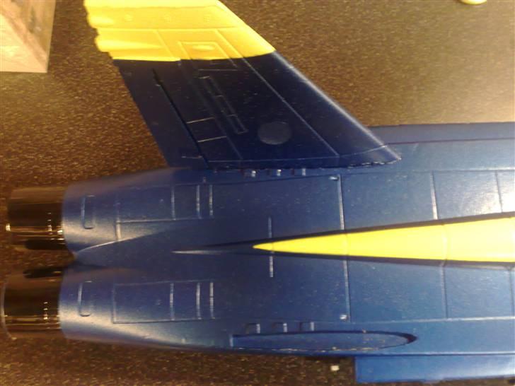 Fly F-18 Blue Angels    RIP - Der skal du lige selv lime har brugt mit eget epoxylim (det ved jeg kan holde) billede 5