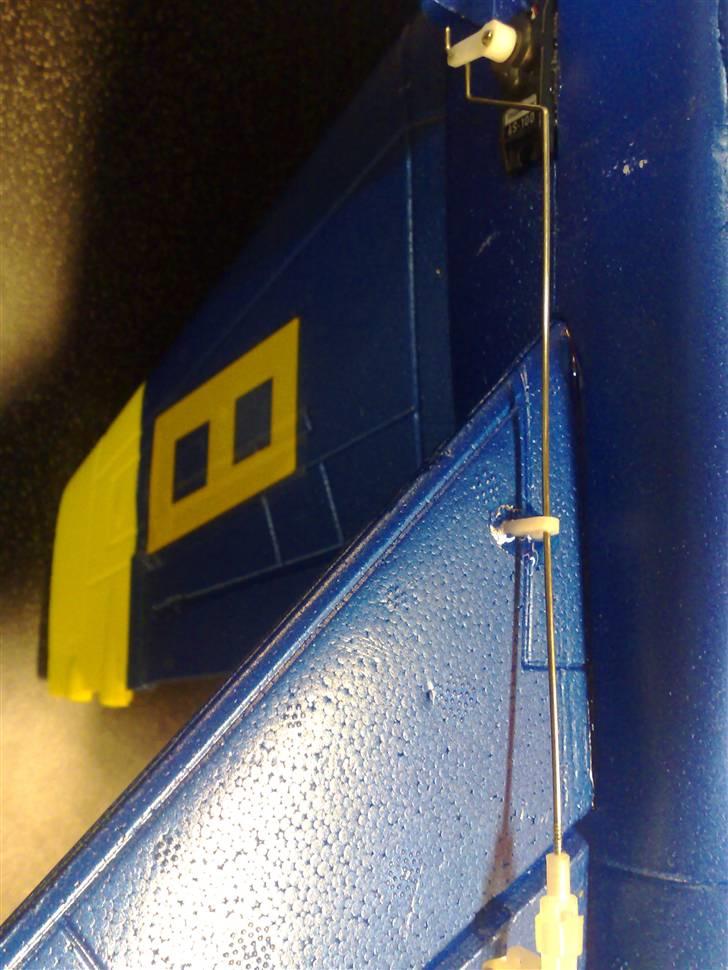 Fly F-18 Blue Angels    RIP - Home made holder for servo armen billede 7