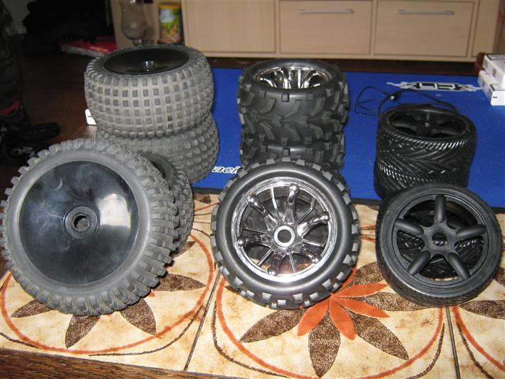 Off-Roader CaRrSoN E-CrAsHeR XL - venstre carson cnb, midt std, højre carson 2 drift, så der er lidt at vælge mellem billede 18