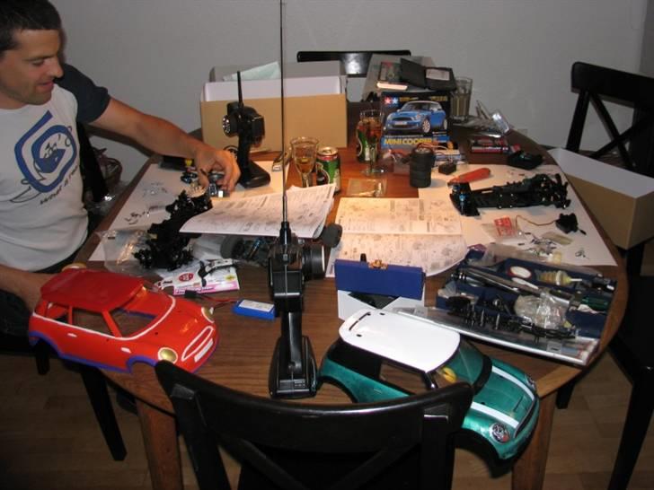 Bil Tamiya Mini Cooper S M03L - Ahh ja, det er jo det det drejer sig om ... at sidde og hygge med sit RC-grej og en pils billede 13