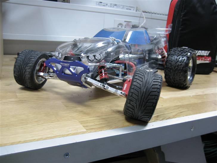 Buggy Traxxas Hustler BYTTET - sygt offset og meget brede forhjul billede 13
