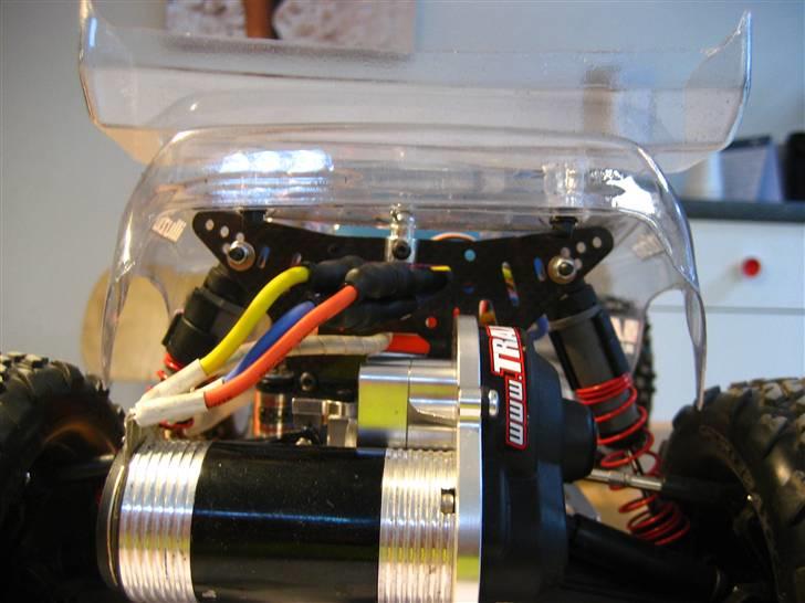 Buggy Traxxas Hustler BYTTET - Novak HV6.5 og alu gear box billede 14