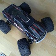 Off-Roader E-Maxx Brushless Edition