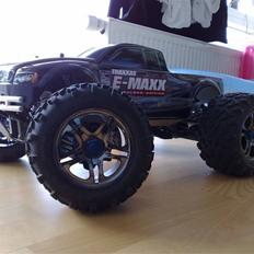 Off-Roader E-Maxx Brushless Edition