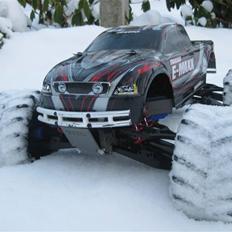 Bil     E-Maxx 4WD 2,4GHz 