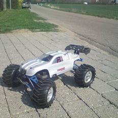 Bil Traxxas E-revo BRUSHLESS! 