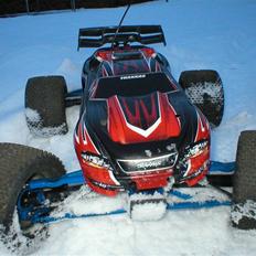 Bil Traxxas E-revo BRUSHLESS! 