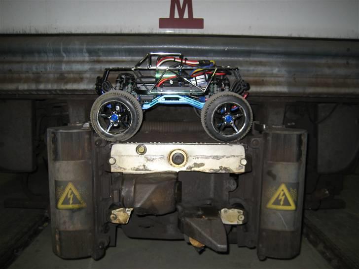 Truck TRX EMaxx RPM edt. SOLGT - Train-surfing! billede 2