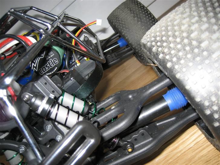 Truck TRX EMaxx RPM edt. SOLGT - det hjalp med progressive fjedre og 55wt olie billede 9