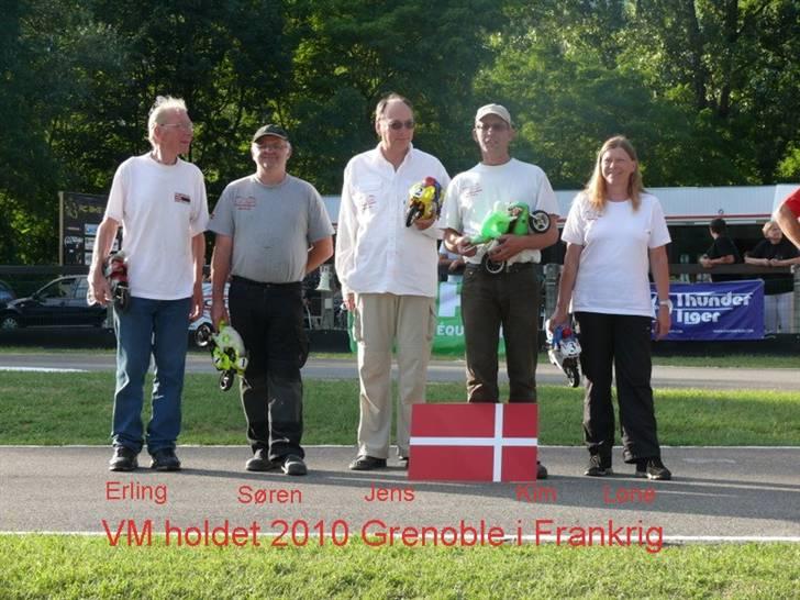 Motorcykel Hjemmebygget bike - Holdet fra Danmark der deltog i Frankriig 2010 Fra venstre Erling, Søren, Jens , Kim (mig) og Lone billede 7