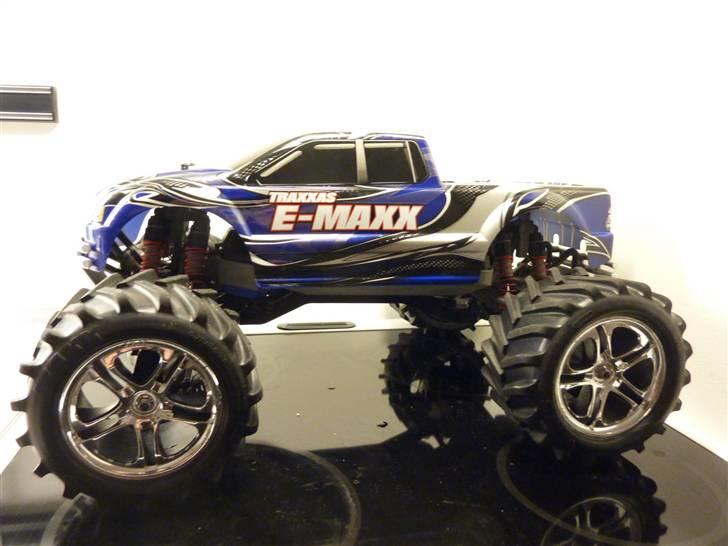 Truck Traxxas E-MAXX SOLGT billede 1