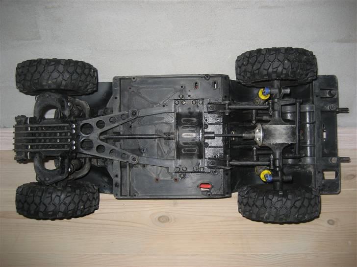 Bil kyosho toyota 4runner4x4 - undervogn næsten som den rektige bil.  billede 5