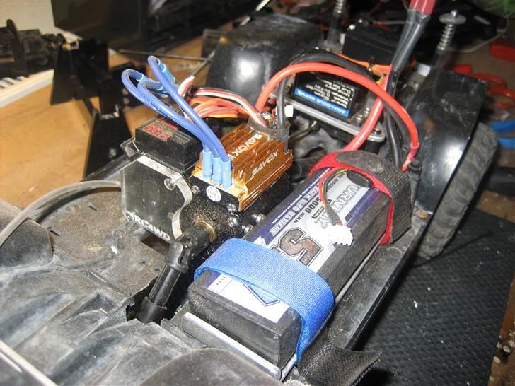 Bil kyosho toyota 4runner4x4 - man kan lige skimte det tandhjul jeg har brugt fra en tamiya onroad bil. billede 6