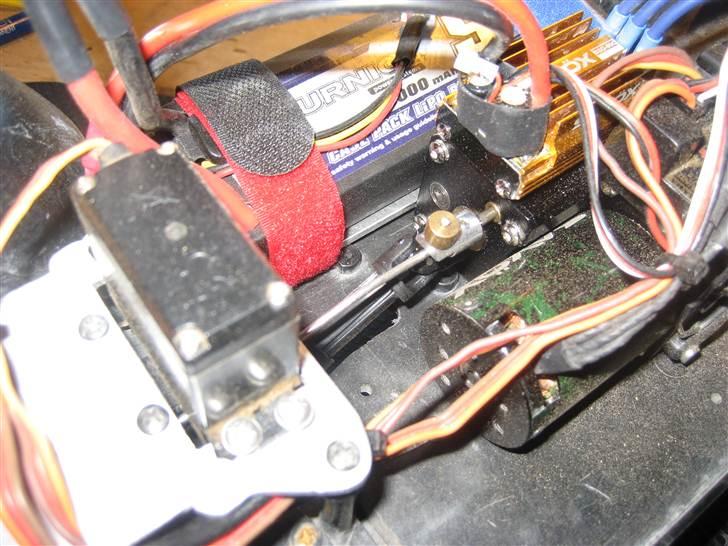 Bil kyosho toyota 4runner4x4 - batteri til lys og stik til trailer. mangler dog at lave et anhængertræk... billede 8