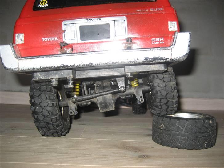 Bil kyosho toyota 4runner4x4 - lidt vandring er der i undervognen....men ikke som de moderne crawlere... billede 10