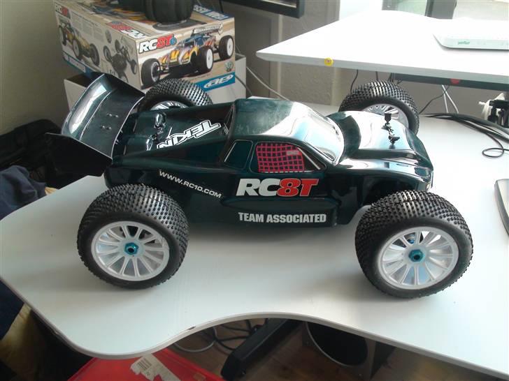 Truck Team Associated RC8Te billede 1