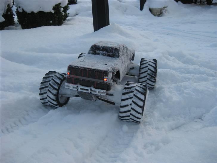 Bil     E-Maxx 4WD 2,4GHz  billede 9