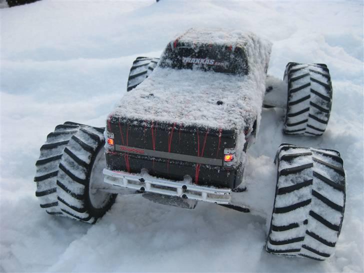 Bil     E-Maxx 4WD 2,4GHz  billede 10