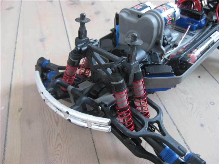 Bil     E-Maxx 4WD 2,4GHz  billede 13