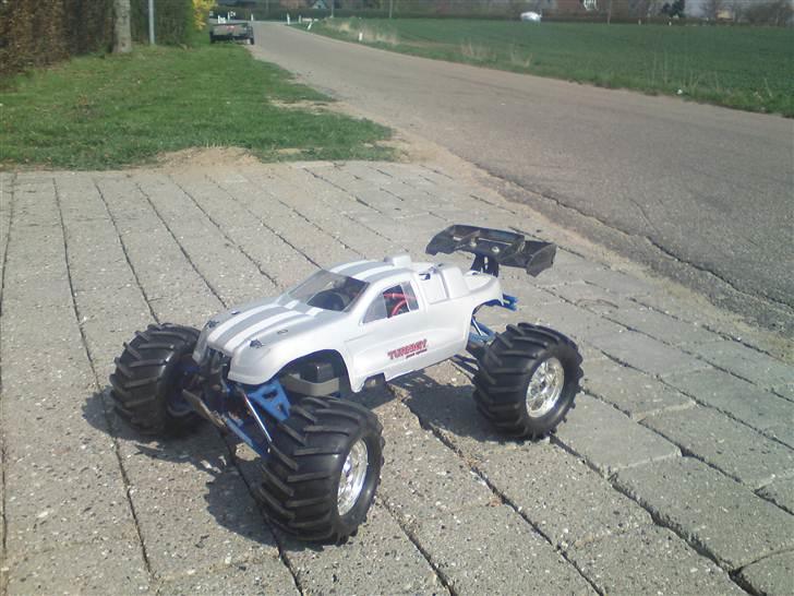 Bil Traxxas E-revo BRUSHLESS!  - Hvad synes i? billede 1