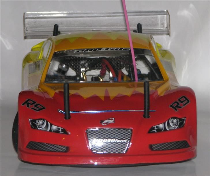 Bil R9 - R9 har stor downforce pga. fronten billede 5