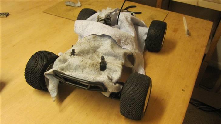 Bil Hot Bodies Stadium sport  - Så tror jeg ikke støven lægger sig vinteren over : ) Dette billede er taget lige efter at bilen har været skilt totalt ad og blevet smurt og pudset billede 11