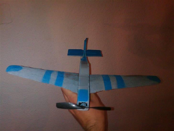 Fly DIY Mustang P-51 - Ja sådan kom den sgu til at se ud med lidt maling til EPP og andet skum billede 1