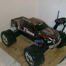 Off-Roader Traxxas E-Maxx 4 WD
