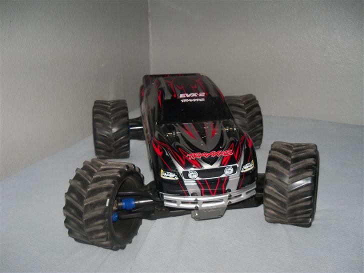 Off-Roader Traxxas E-Maxx 4 WD billede 1