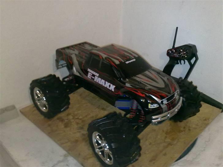 Off-Roader Traxxas E-Maxx 4 WD billede 3
