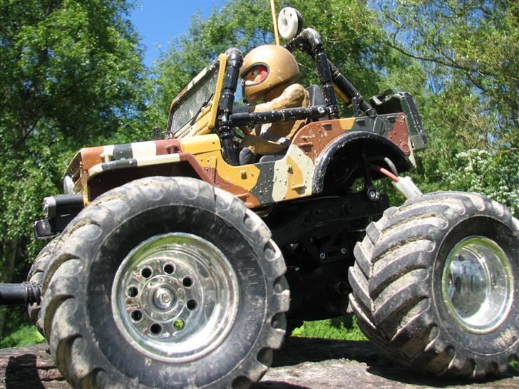 Bil Tamiya Wild Willy II - efter 70-80 pakker batterier ... still looking cool! billede 1