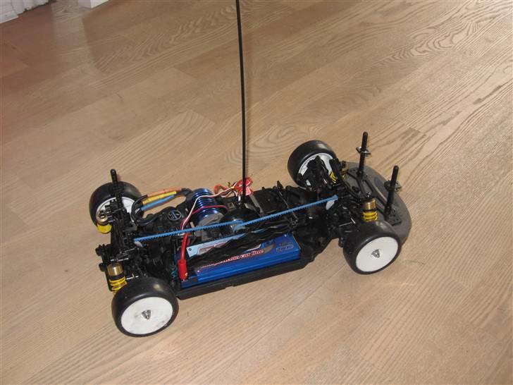 Bil Tamiya ta-05 - det var sådan ca. sådan den så ud da jeg fik den 22/12-10 billede 2