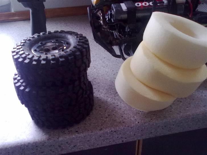 Off-Roader Axial SCX10 - 1/10th 4WD  - det fylder egenligt meget det skum billede 4