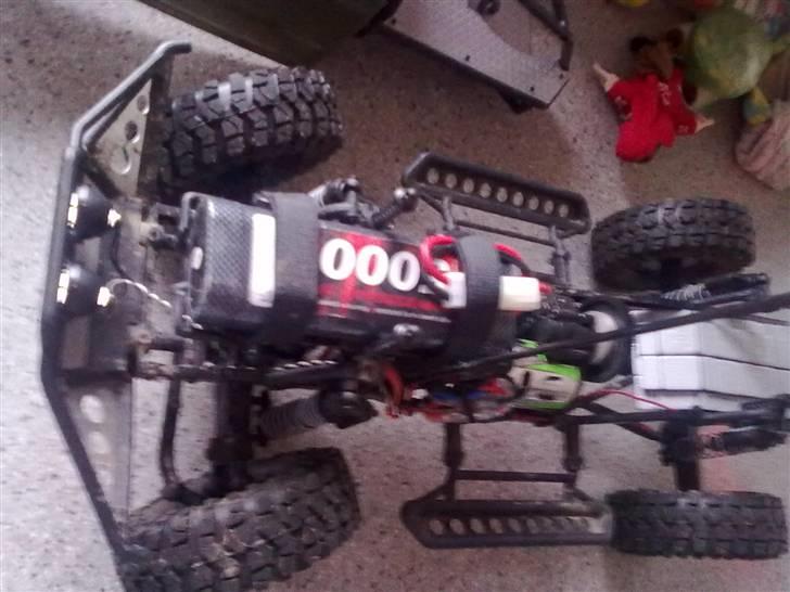 Off-Roader Axial SCX10 - 1/10th 4WD  - batteri og bilen billede 10