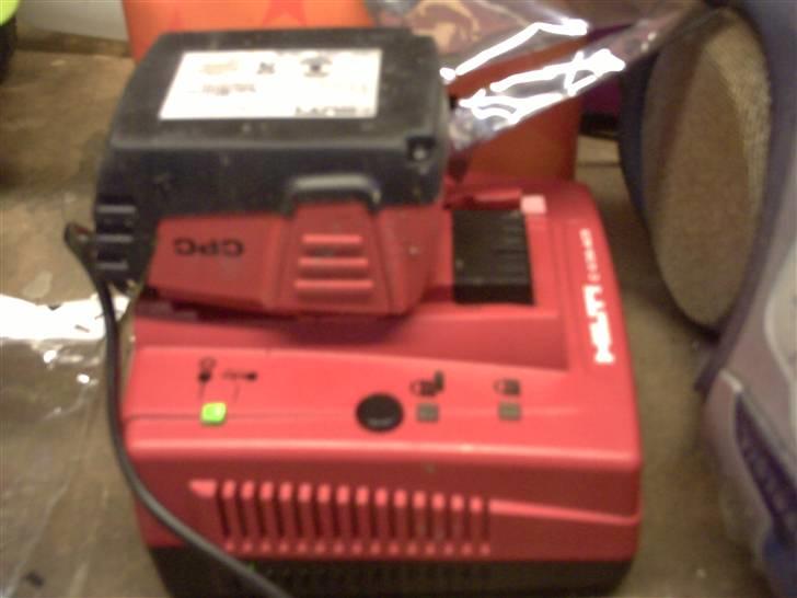 Bil Hilti Crawler - Batteriet til ladning. billede 19