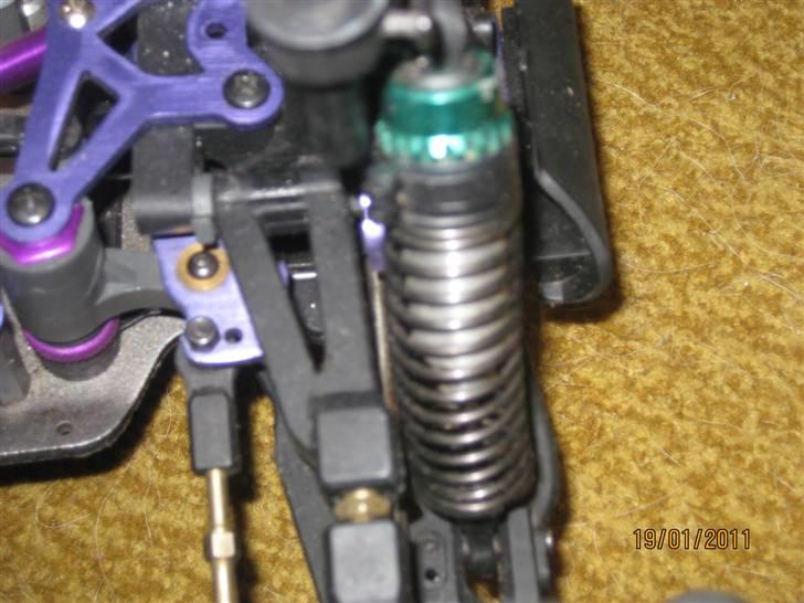 Off-Roader Hsp Tornado 3.5ccm - Lidt blødere grønne støddæmper :) (foran) billede 8