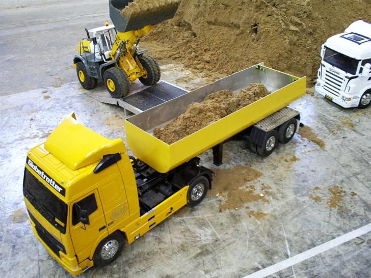 Lastbiler Tamiya Volvo FH12 (SOLGT) billede 9