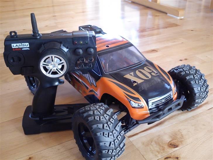 Bil HBX stealth XO9 brushless - bilen og min sender billede 7
