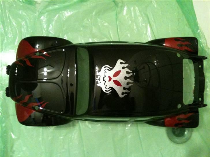 Off-Roader traxxas  rustler vxl - her er den nye karos lige blevet malet og står for at tørre.  billede 5
