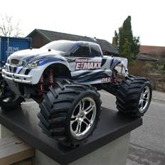 Off-Roader traxxas e-maxx DØD