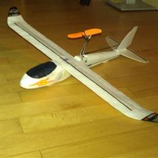 Fly hjemmelavet el-svæver! 