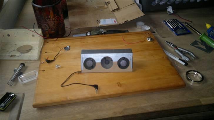 Bil Humvee - Højtaleren er lavet om, så der nu sidder 3 højtaler i. billede 8