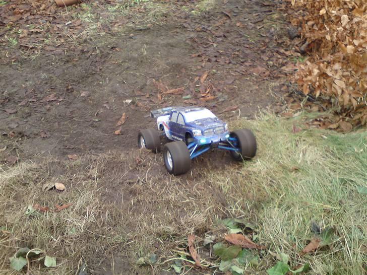 Bil Traxxas E-revo BRUSHLESS!  - Billede fra min bane i baghaven billede 17