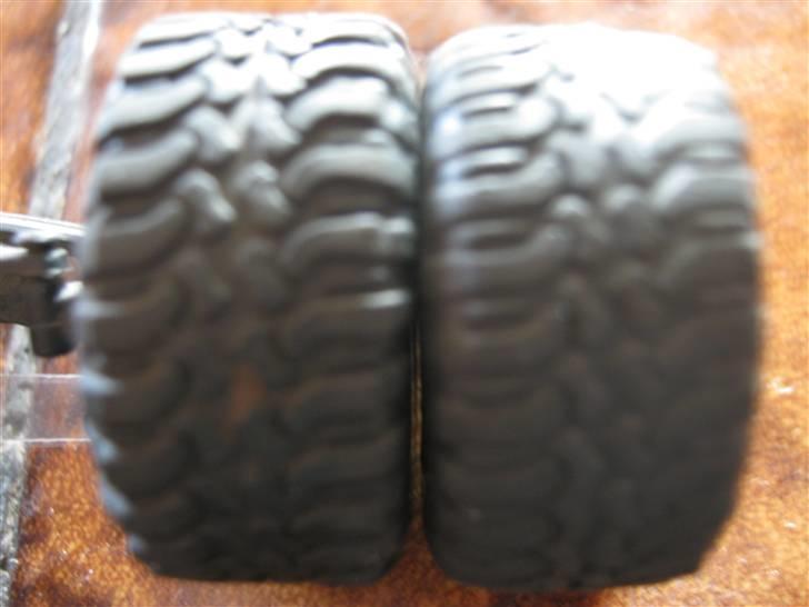 Off-Roader micro dt (Gertrud) - sådan går det når man brander dæk :P den til venstre fordæk højre er bagdæk :P billede 19