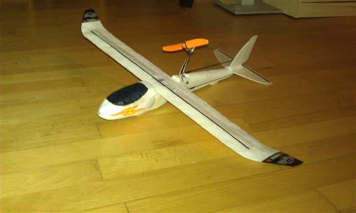 Fly hjemmelavet el-svæver!  billede 1