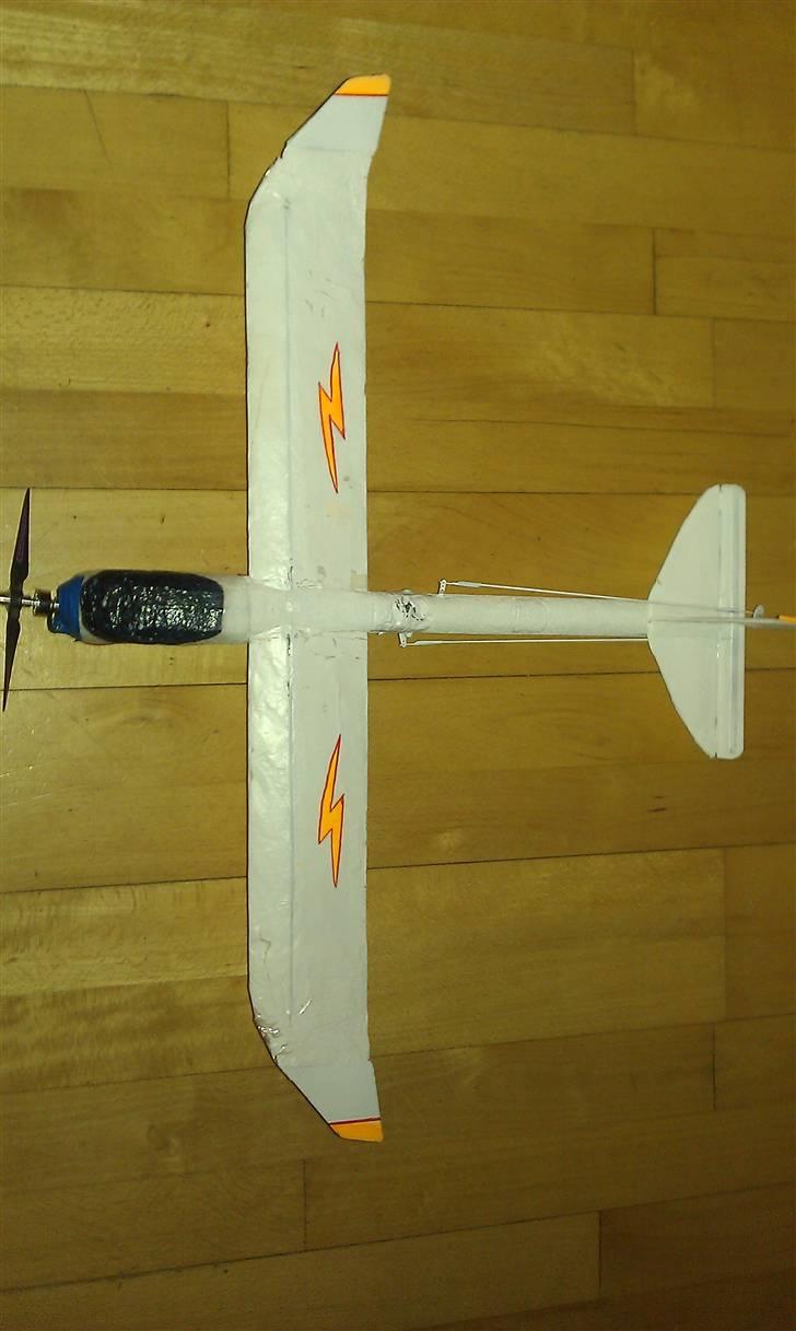 Fly hjemmelavet el-svæver!  billede 18